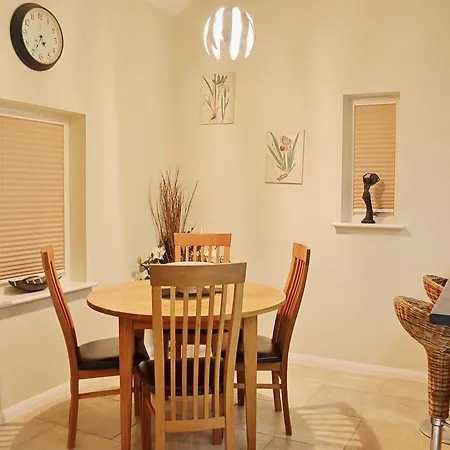 Long Meadows Cottage *